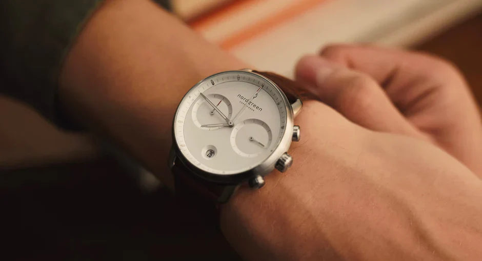 Cómo combinar tu reloj análogo para mujer con tu ropa día a día